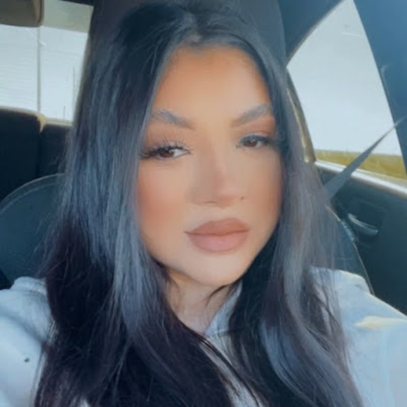 Meet your Posher, Adamaris - Picture 1 of 1